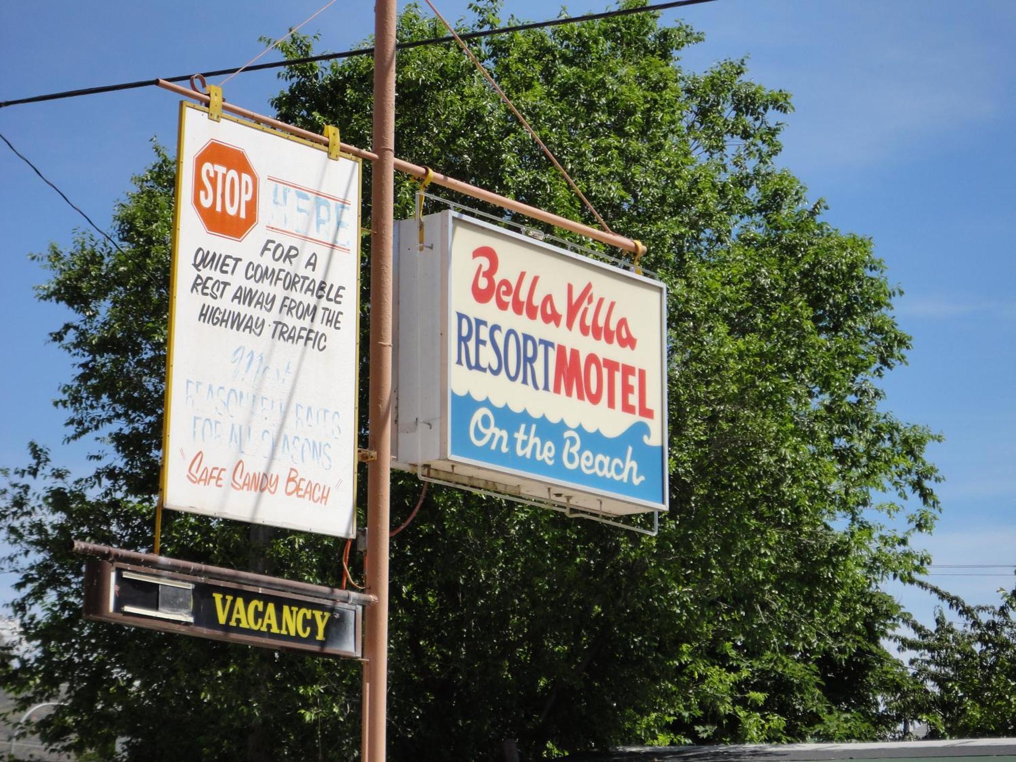 Bella Villa Resort Motel Osoyoos Exterior photo